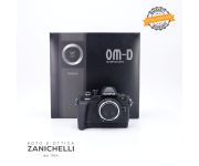 Olympus OM-D E-M10 II + Olympus FishEye 9mm f/.8 7590 Scatti Usato 