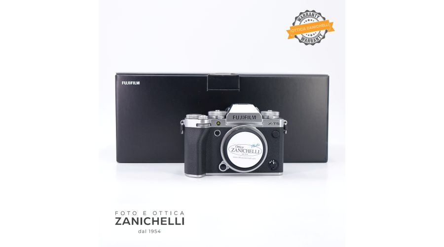 Fujifilm X-T5 Silver 590 Scatti Usato 