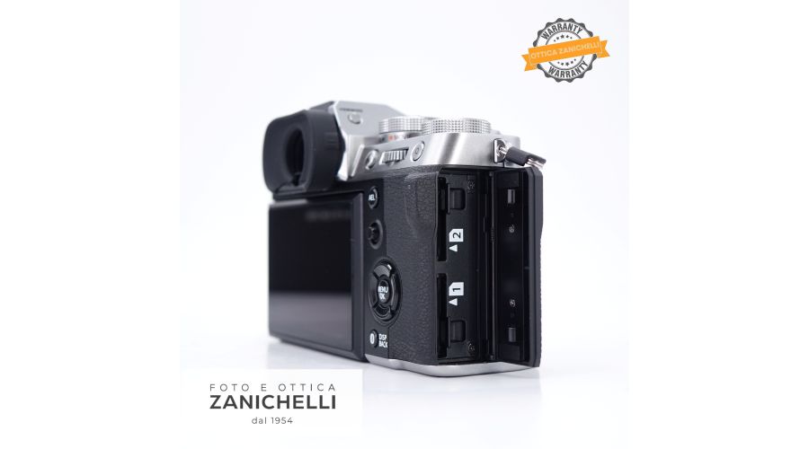 Fujifilm X-T5 Silver 590 Scatti Usato - foto 3