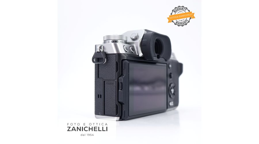 Fujifilm X-T5 Silver 590 Scatti Usato - foto 4