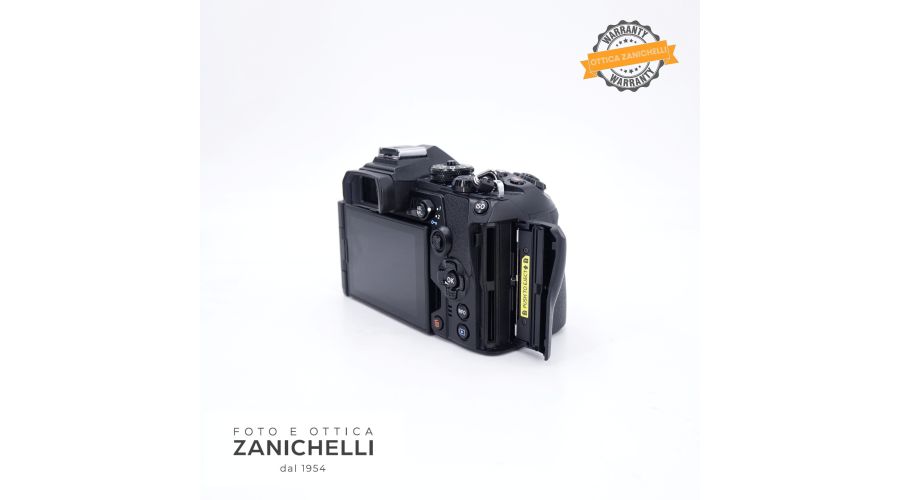 Olympus OM-D E-M10 III 8050 Scatti Usato - foto 3