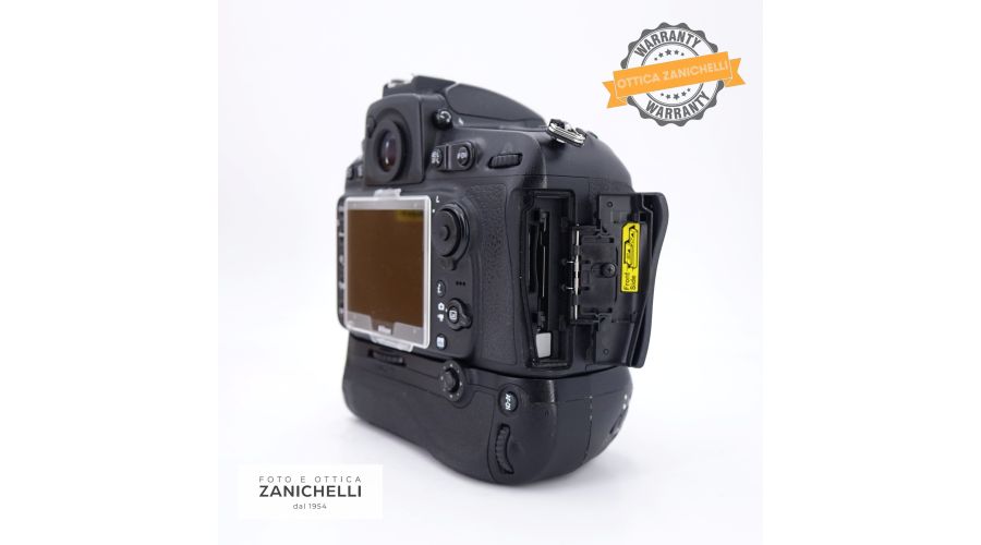 Nikon D810 + Grip compatibile 17000 Scatti Usato - foto 3