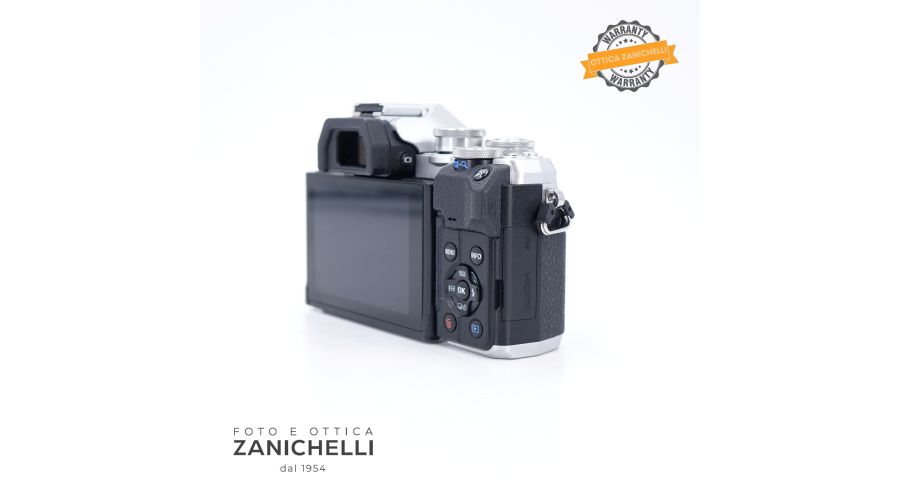 Olympus OM-D E-M10 IV Body 6986 Scatti - foto 3