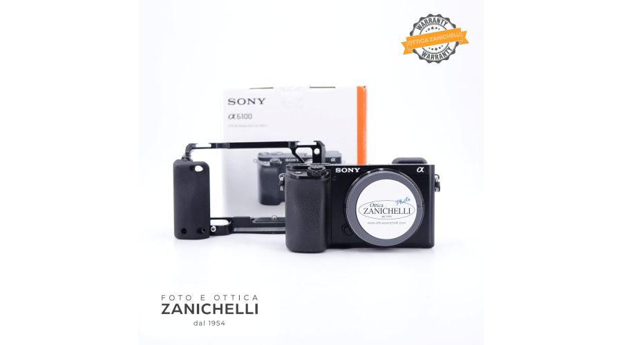 Sony A6100 + CAGE SMALLRIG 324 Scatti Usato 