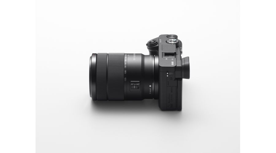 Sony α Alpha 6400 con obiettivo 18-135mm, mirrorless APS-C con Real-Time Eye AF- foto 3