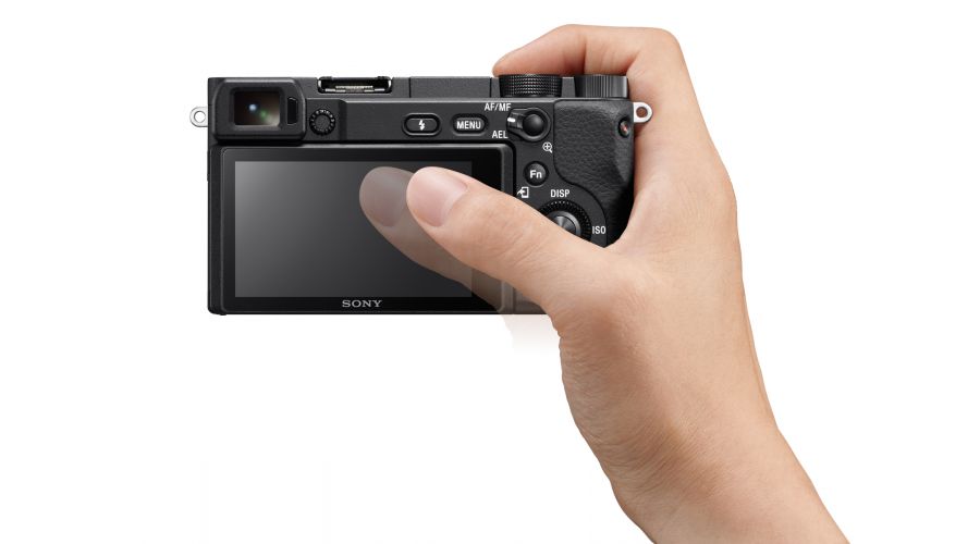 Sony α Alpha 6400 con obiettivo 18-135mm, mirrorless APS-C con Real-Time Eye AF- foto 7