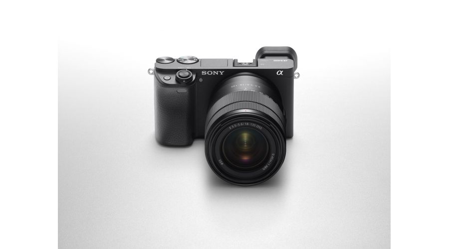 Sony α Alpha 6400 con obiettivo 18-135mm, mirrorless APS-C con Real-Time Eye AF- foto 2